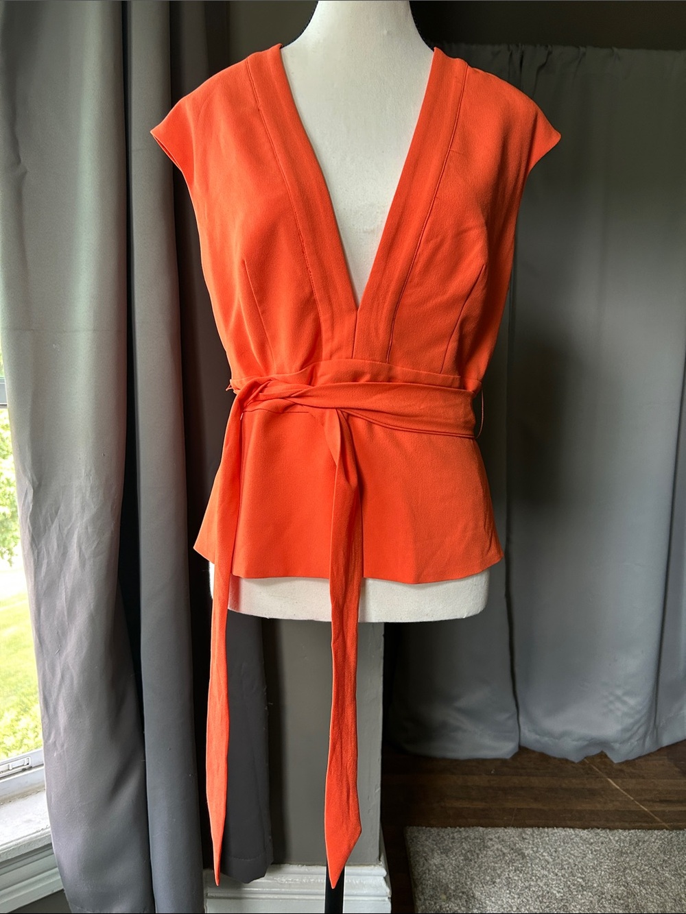 bebe Orange V-Neck Tie-Waist Cap Sleeve Blouse